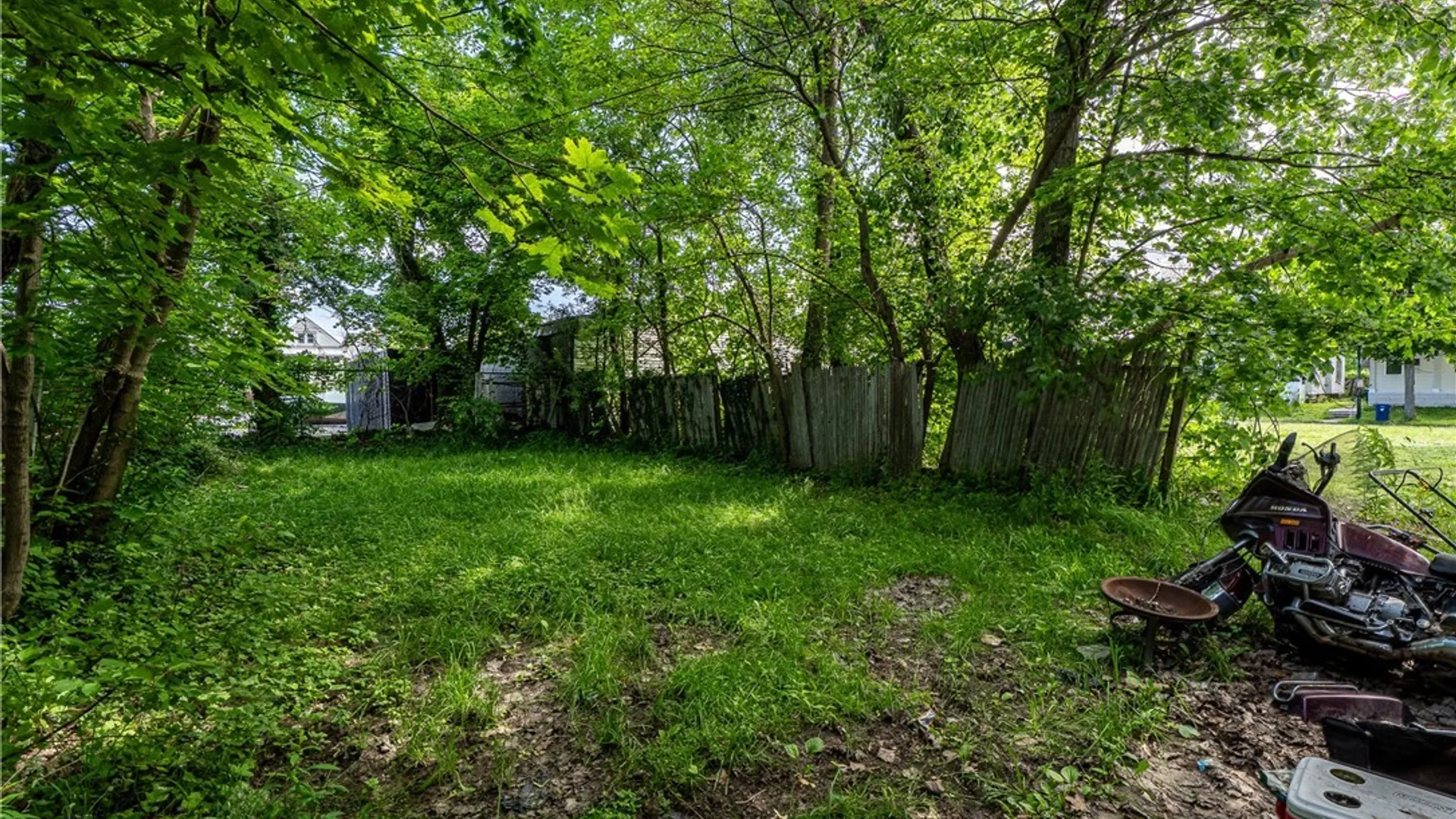 Property at 408 Woodlawn Ave, Buffalo, NY 14208 47