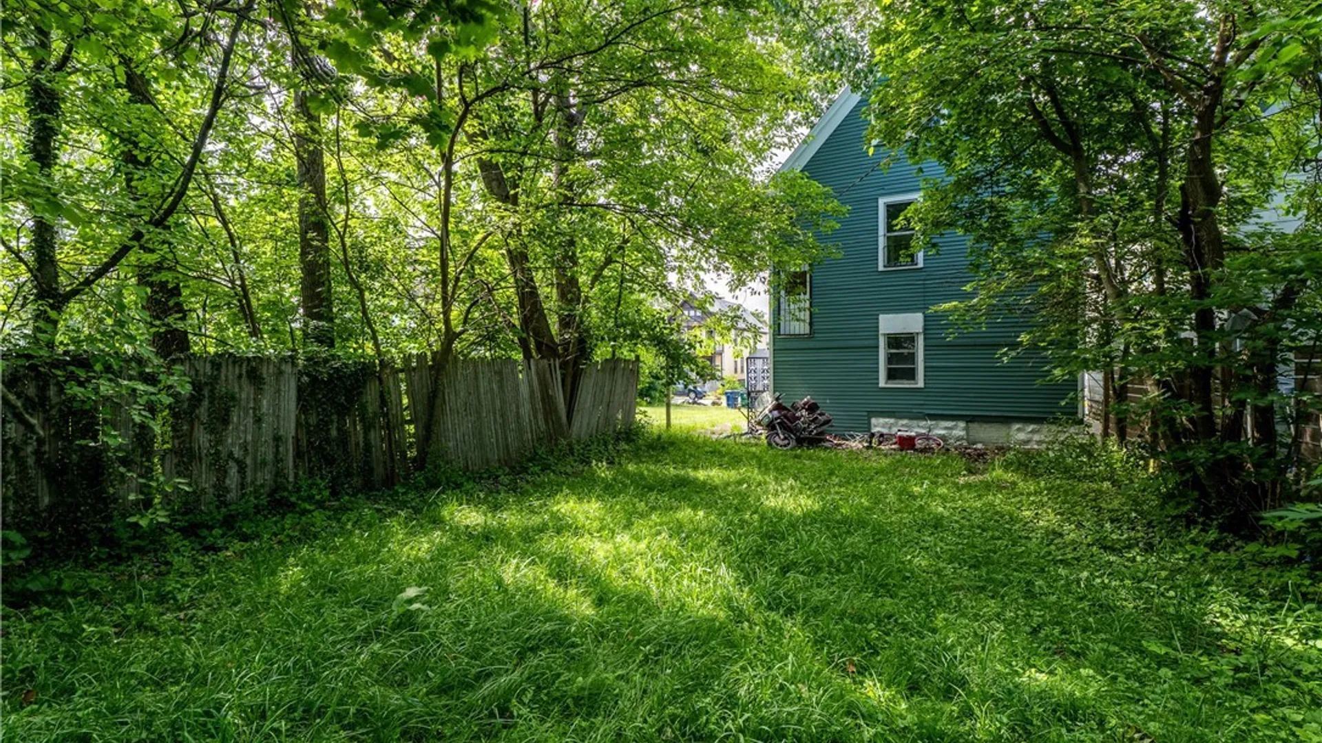 Property at 408 Woodlawn Ave, Buffalo, NY 14208 48