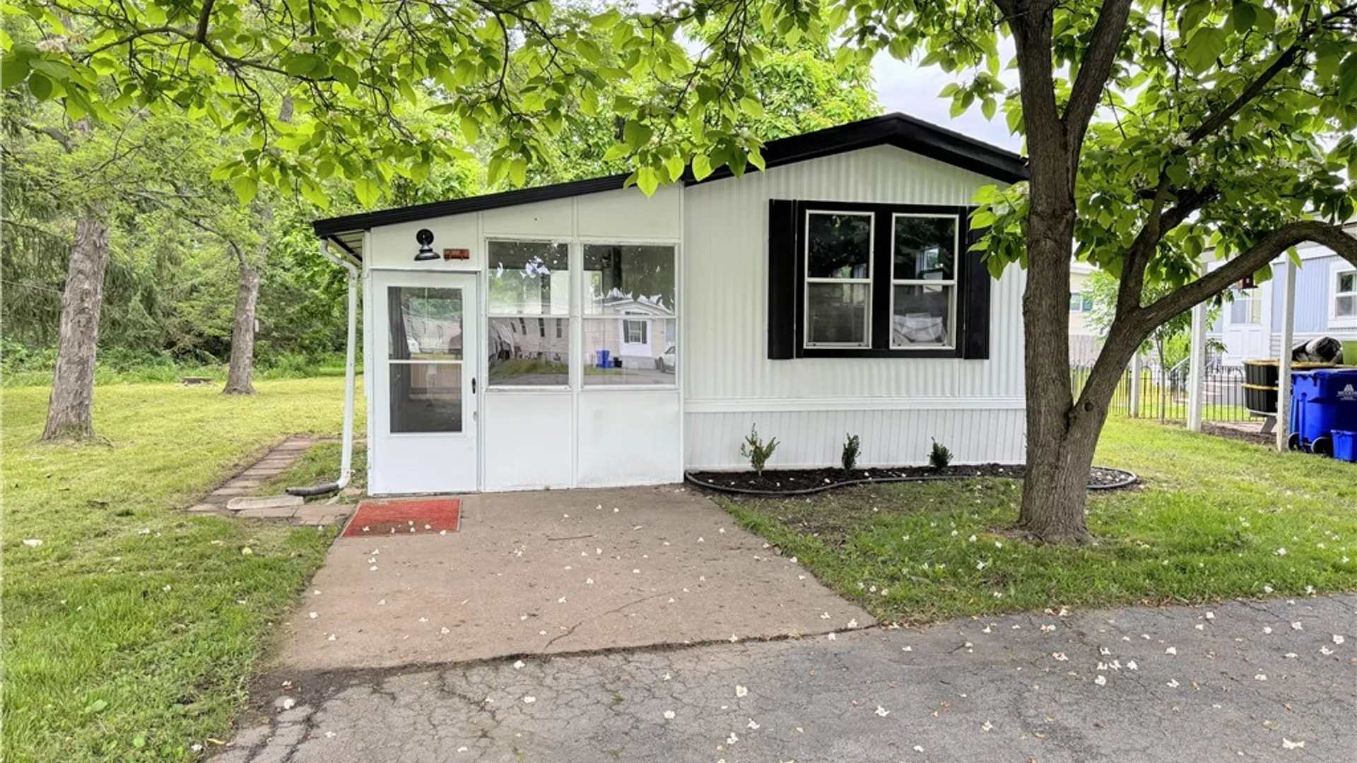 Property at 34 Del Court, Lockport Town, NY 14094 3
