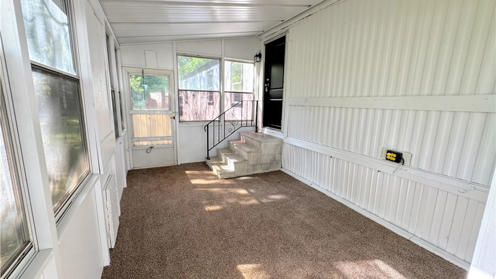 Property at 34 Del Court, Lockport Town, NY 14094 5