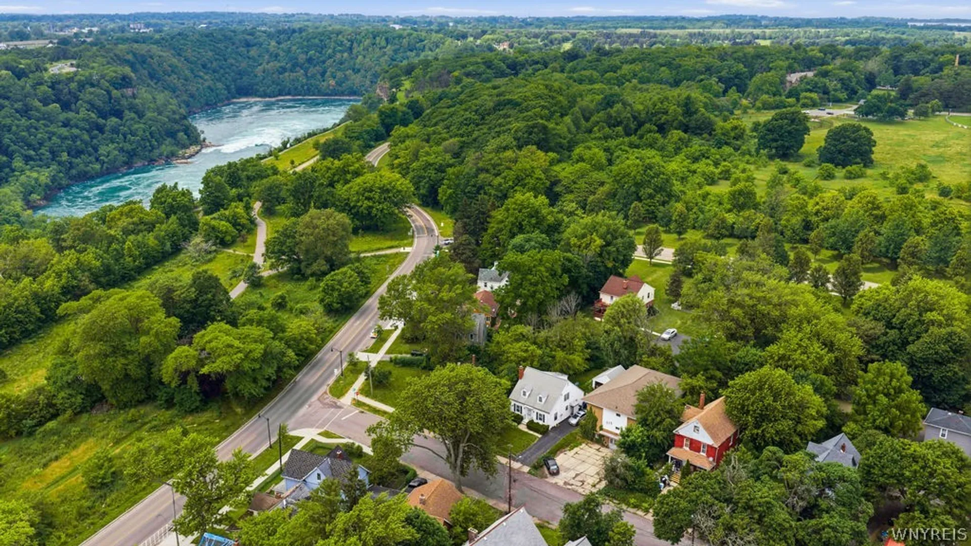 Property at 616 Chestnut Avenue, Niagara Falls, NY 14305 4