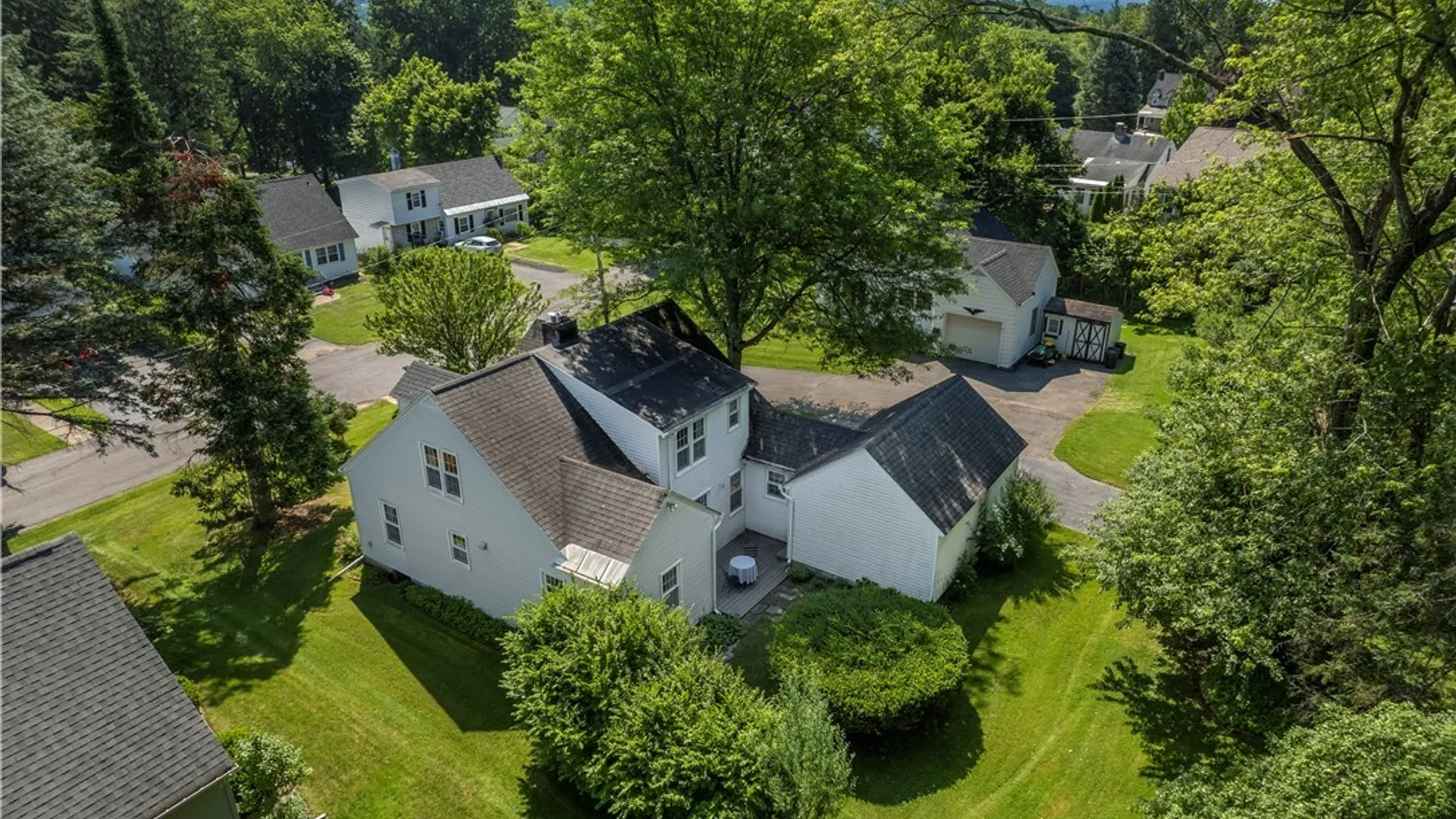Property at 22 Winmar Crescent, New Hartford, NY 13413 4