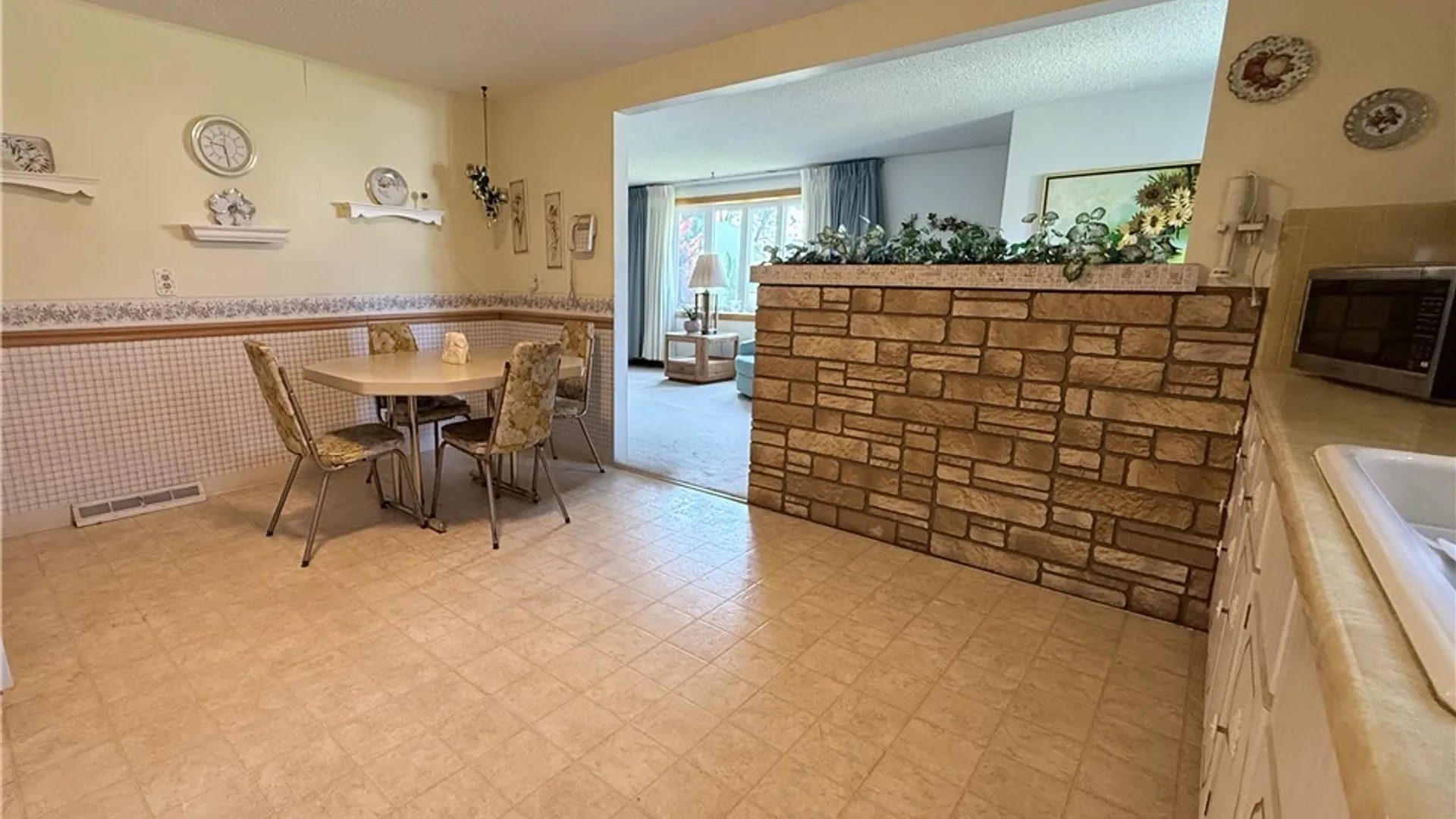 Property at 54 Bory Drive, Cheektowaga, NY 14043 9