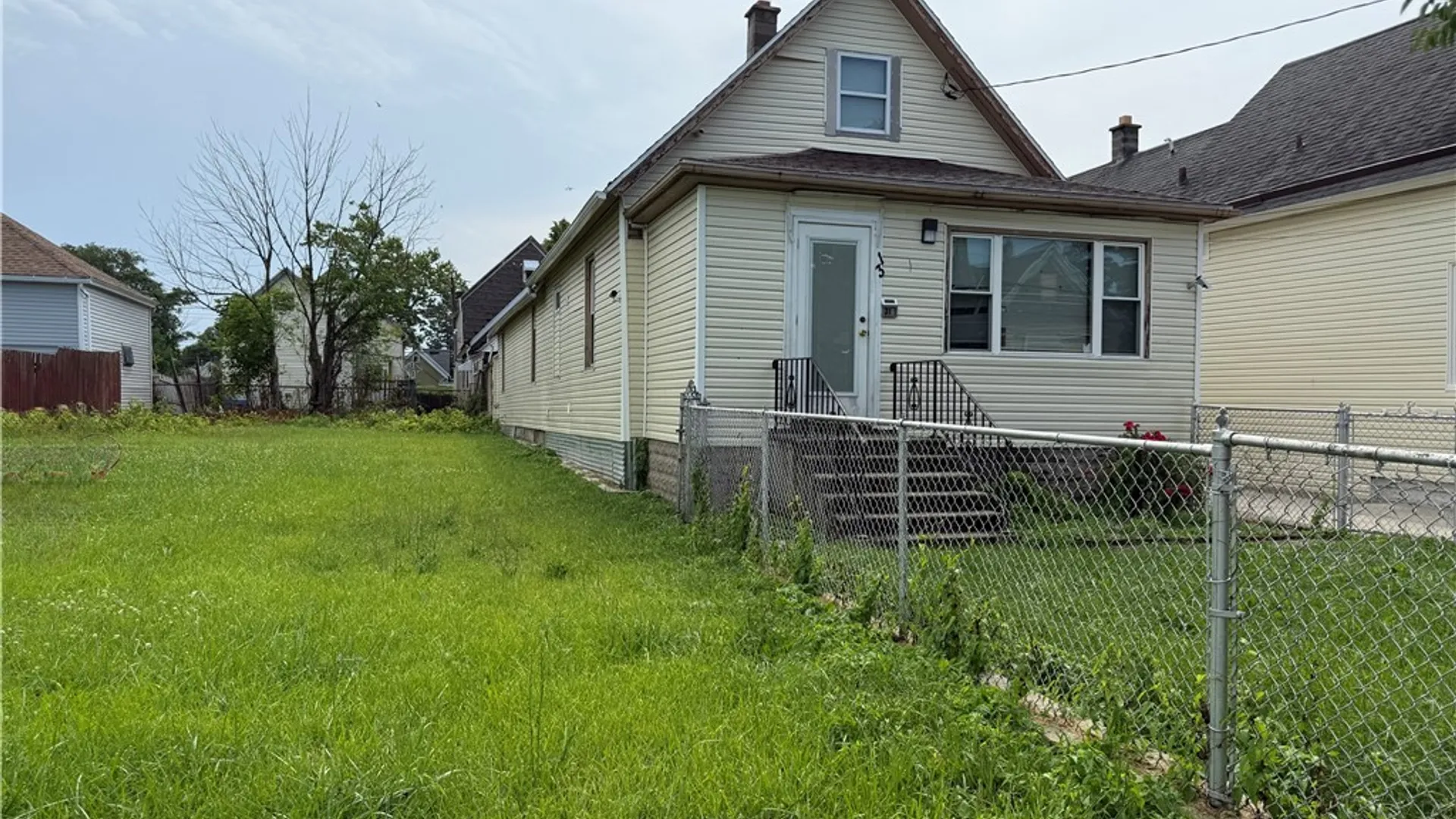 Property at 31 Woltz Avenue, Buffalo, NY 14212 4