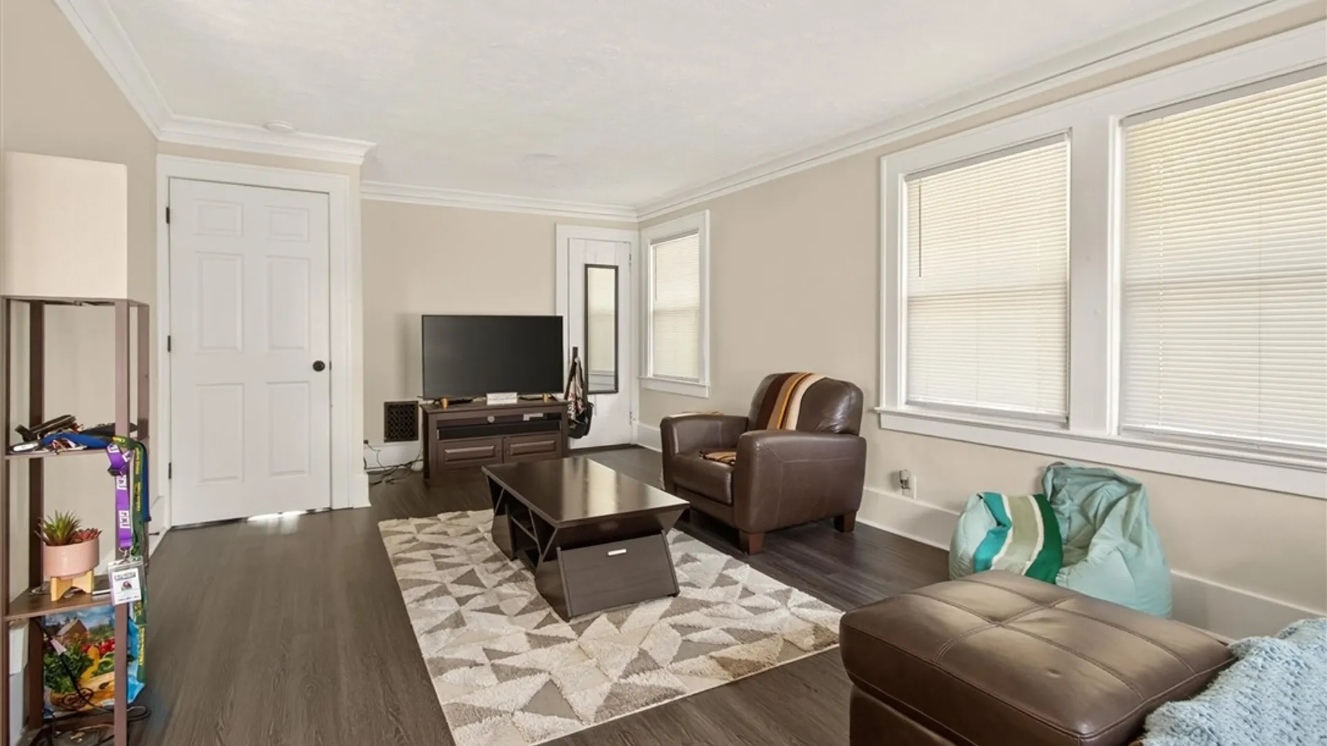 Property at 585-587 Arnett Boulevard, Rochester, NY 14619 5
