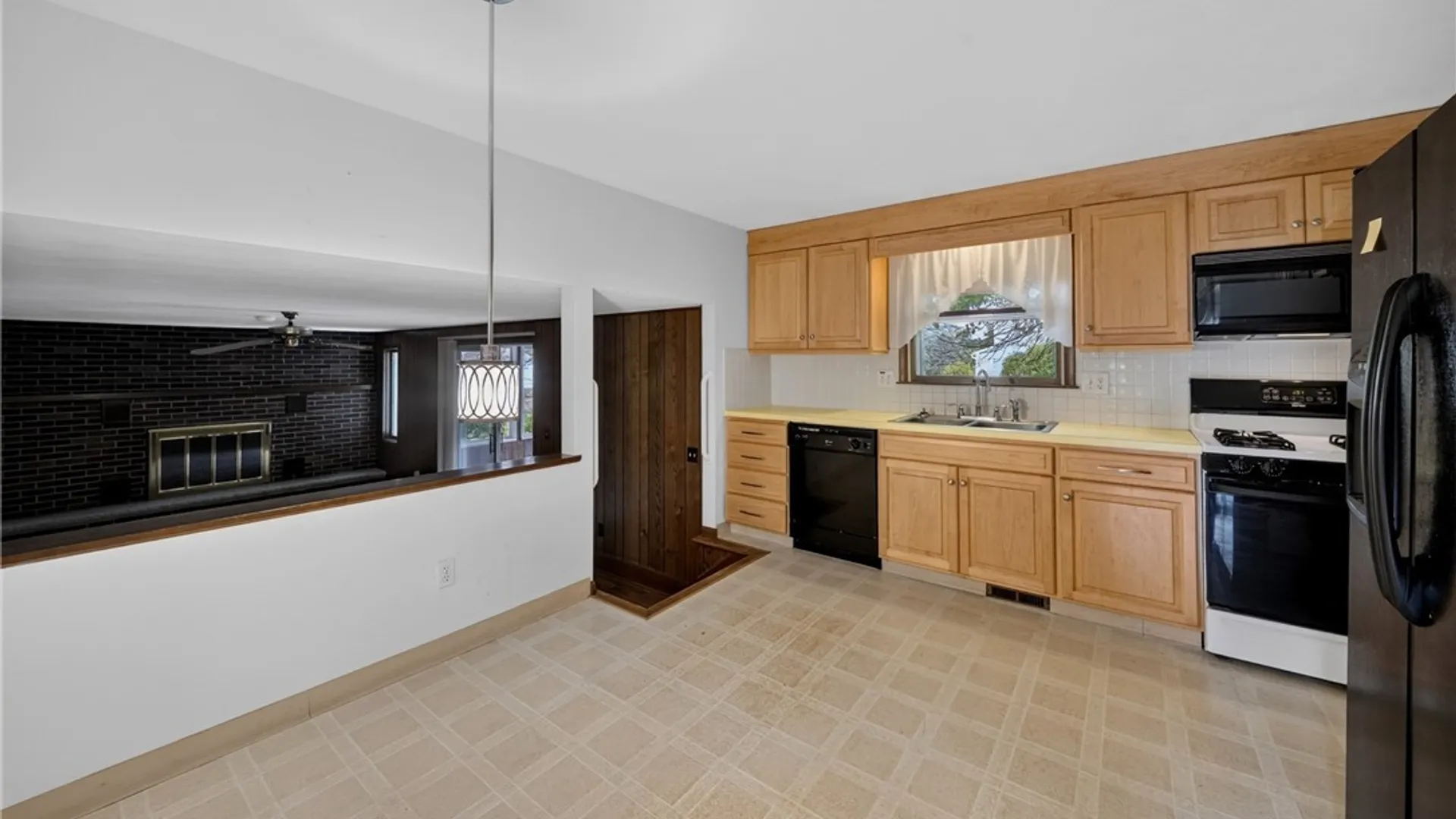 Property at 3929 Derby Dr, Onondaga, NY 13215 14