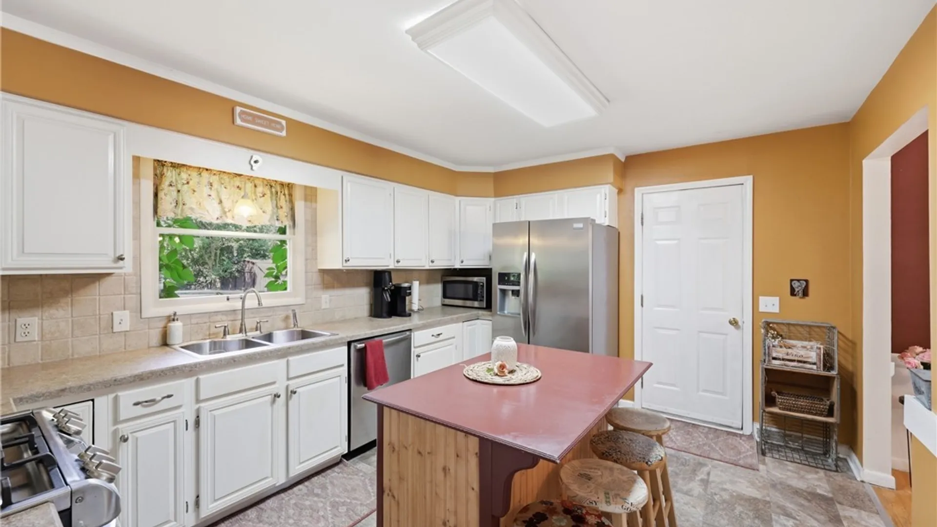 Property at 6 Chestnut Hill Lane, Amherst, NY 14221 16