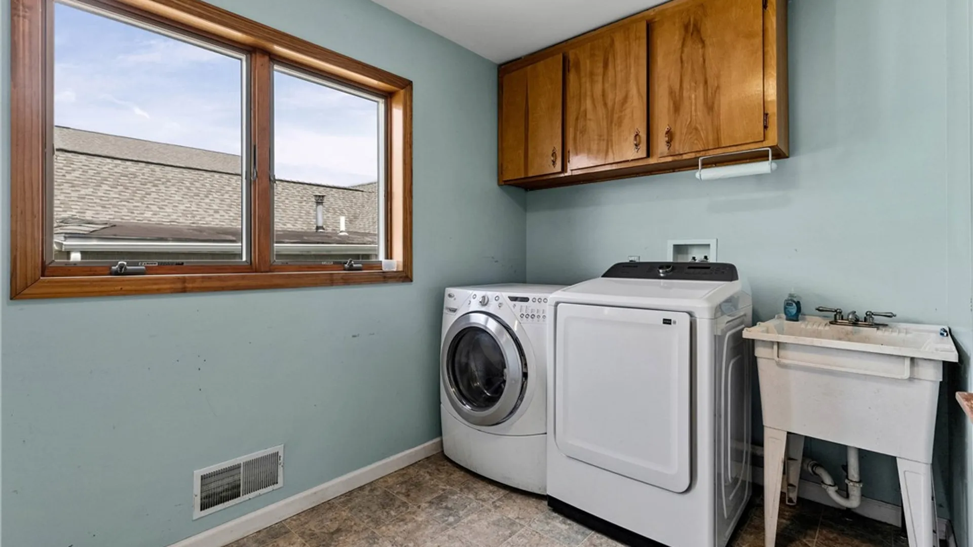 Property at 1792 Edgemere Drive, Greece, NY 14612 25