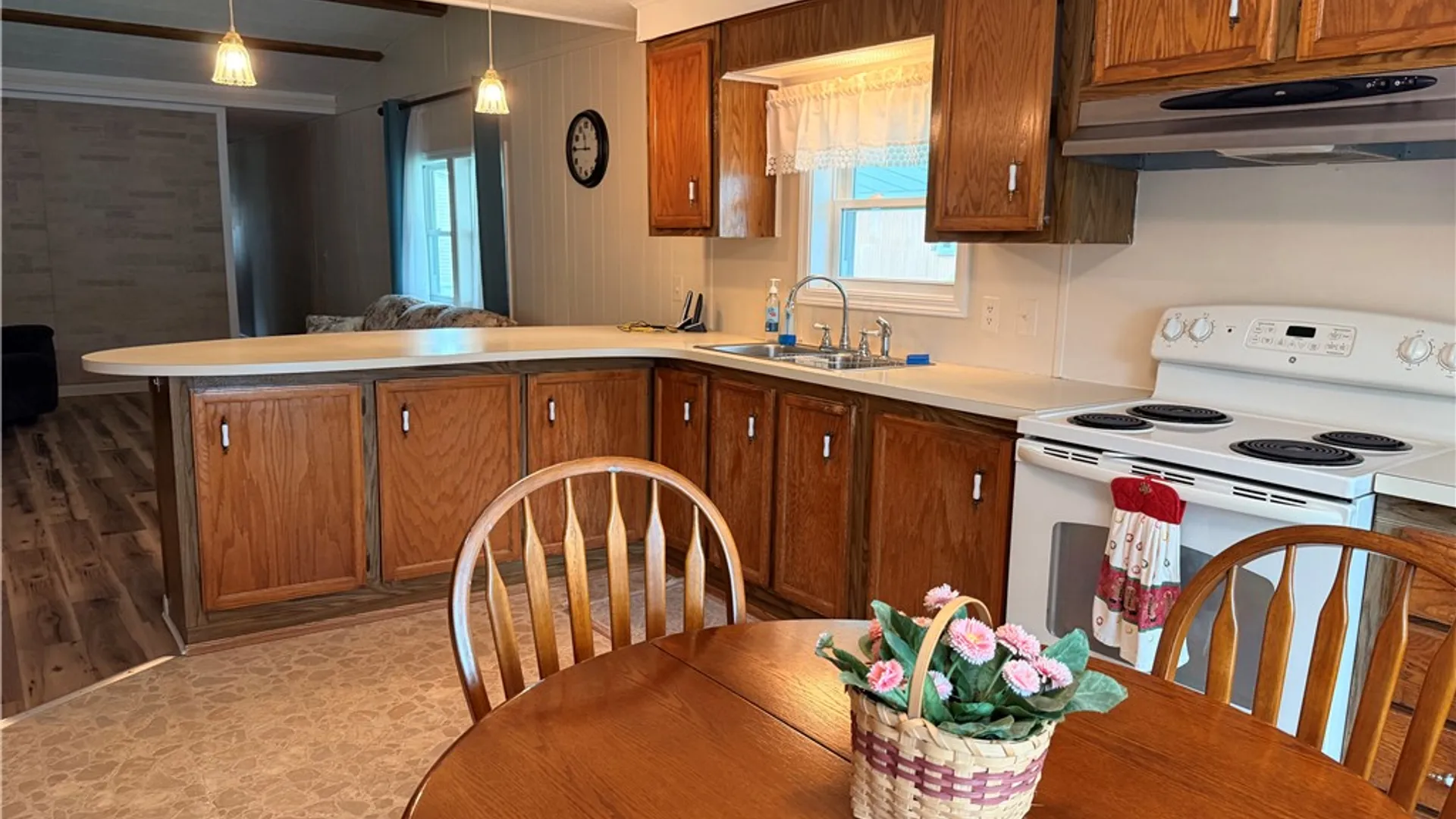 Property at 37 Keuka Lane, Manchester, NY 14504 12