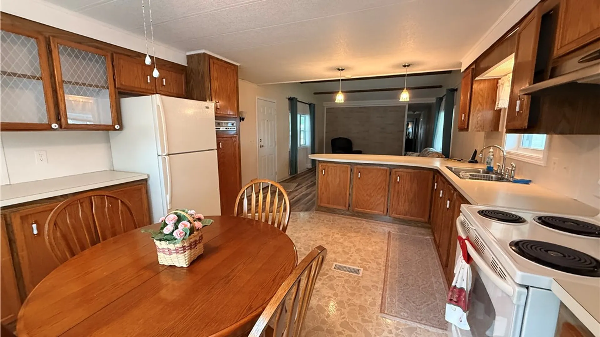 Property at 37 Keuka Lane, Manchester, NY 14504 10