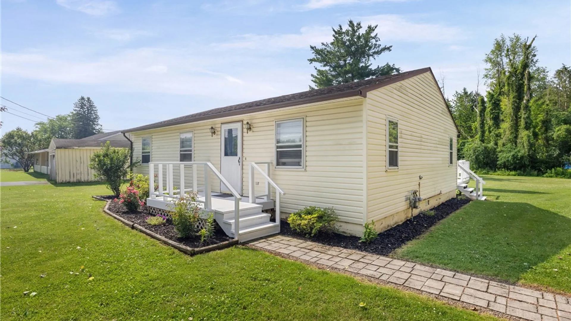 Property at 9080 Old State Route 31, Galen, NY 14489 4