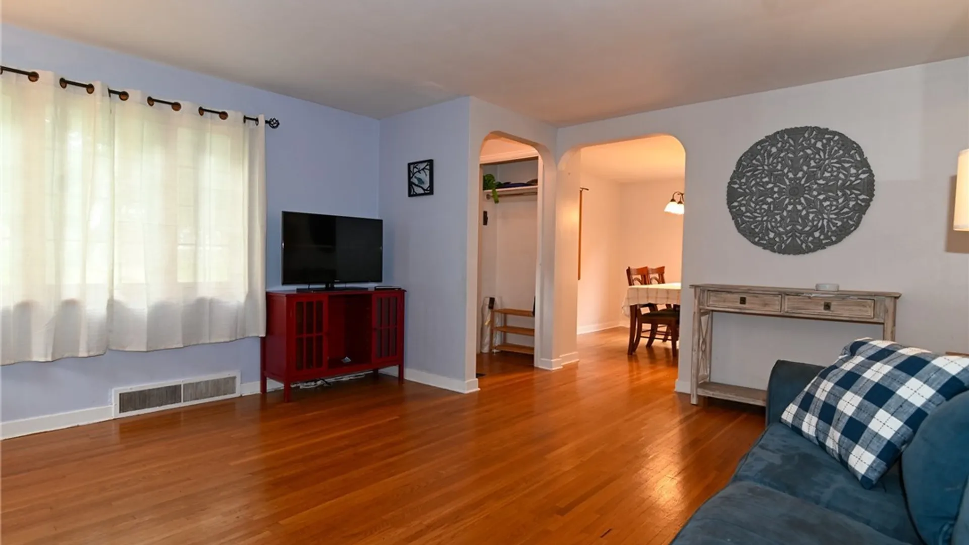 Property at 130 Ivyhurst Road, Amherst, NY 14226 4