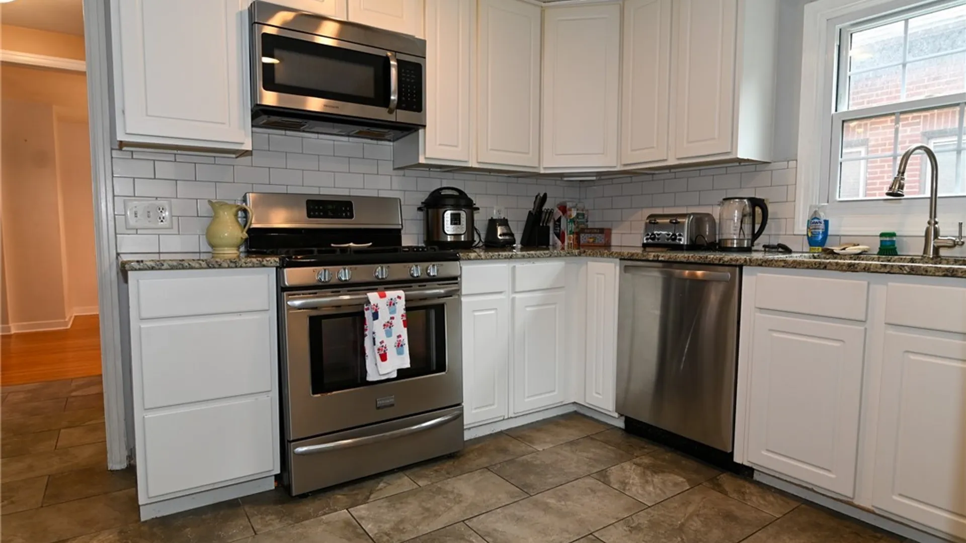 Property at 130 Ivyhurst Road, Amherst, NY 14226 9