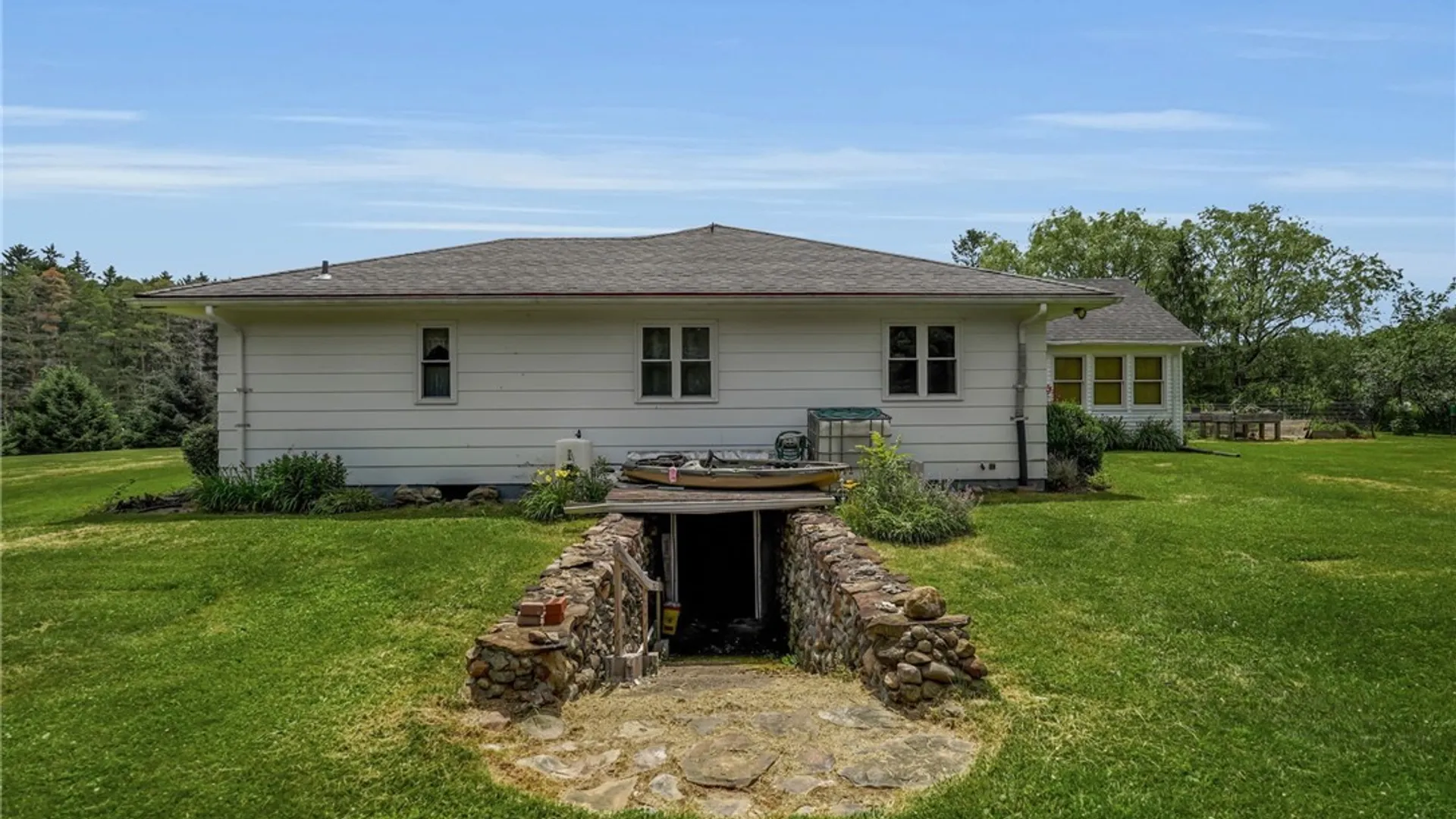 Property at 9560 Savage Road, Holland, NY 14080 4
