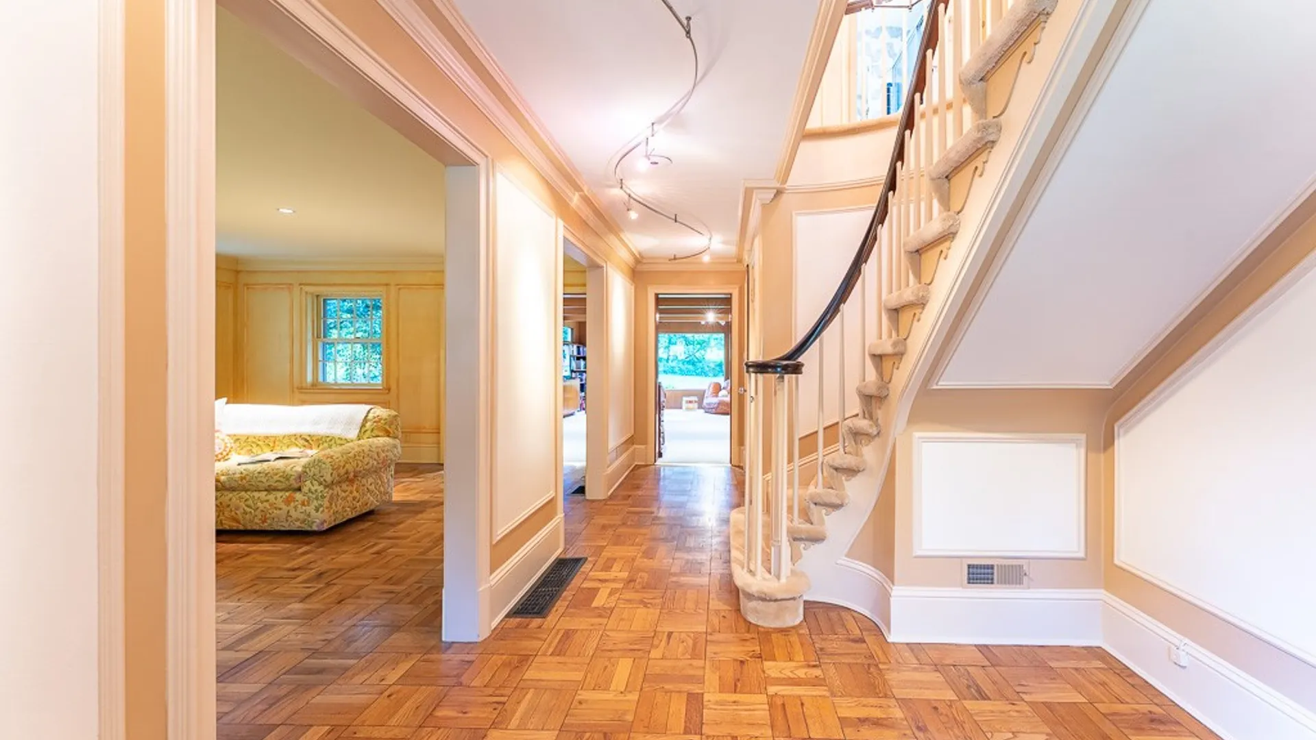 Property at 28 San Rafael Drive, Pittsford, NY 14618 4