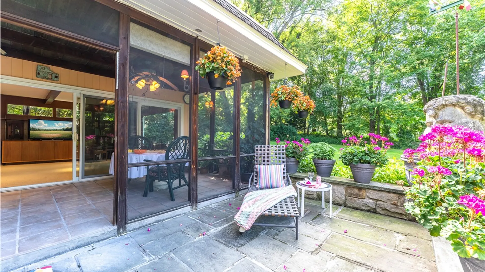 Property at 28 San Rafael Drive, Pittsford, NY 14618 12
