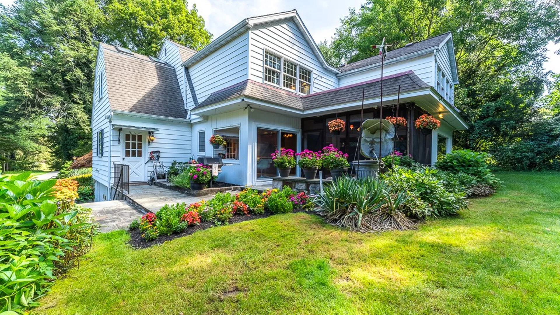 Property at 28 San Rafael Drive, Pittsford, NY 14618 15