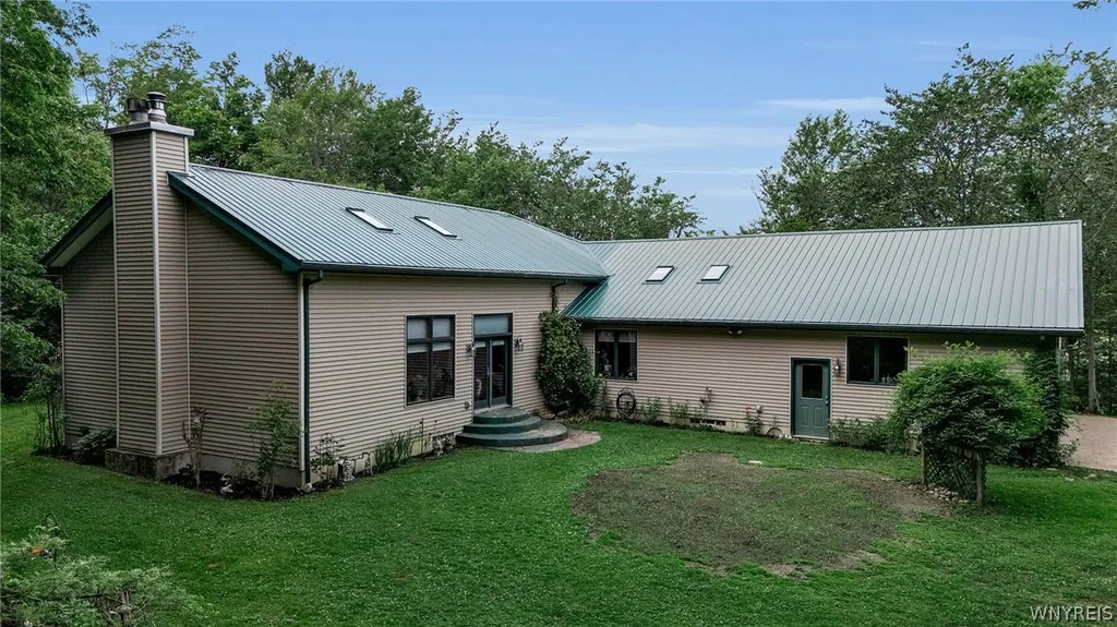 Property at 1589 Bailey Road, Bennington, NY 14037