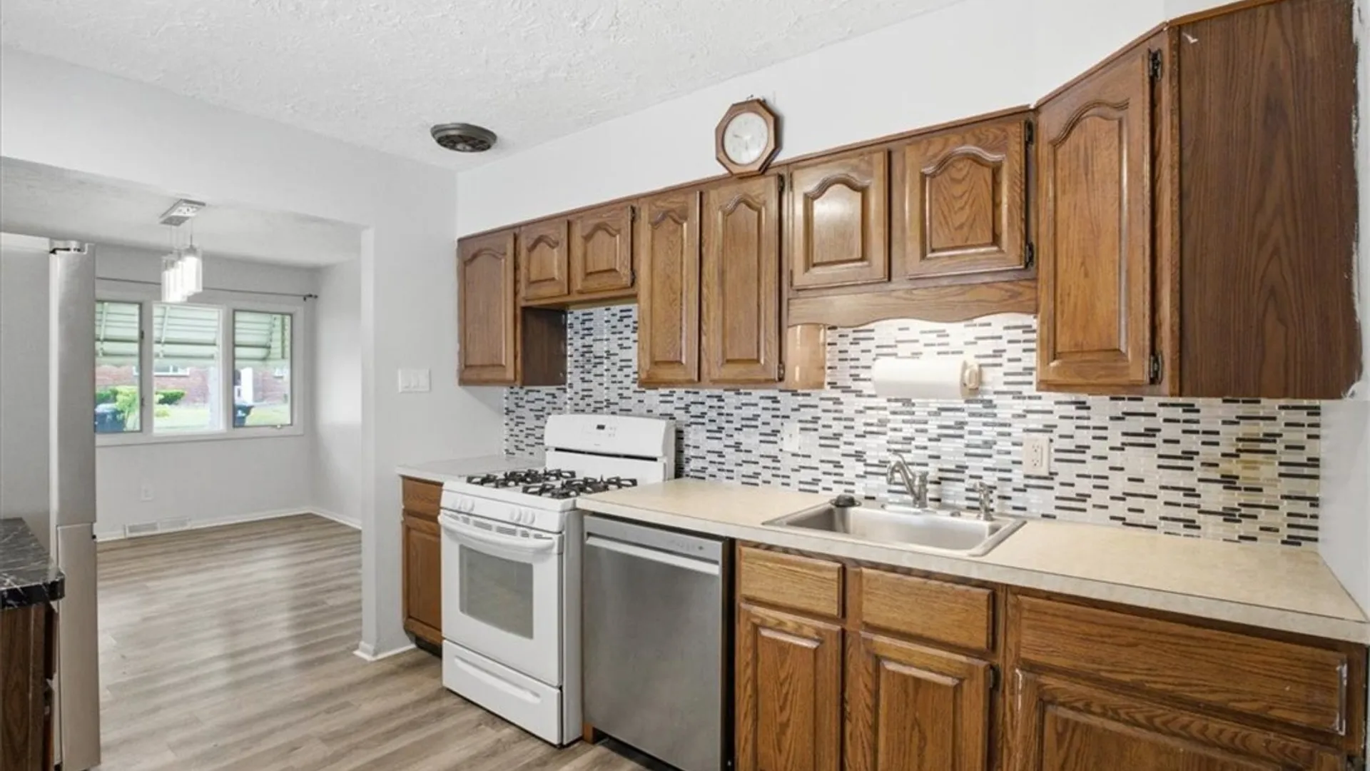 Property at 3 Winkler Drive, Tonawanda, NY 14150 8