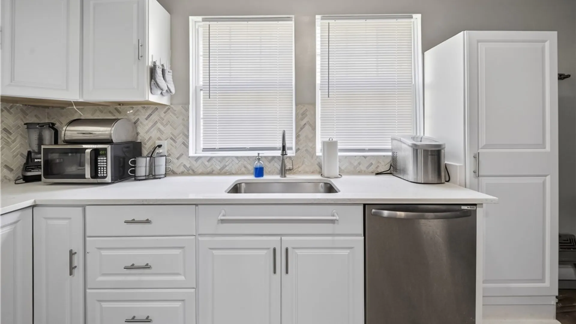 Property at 209 Hazelhurst Avenue, Syracuse, NY 13206 10