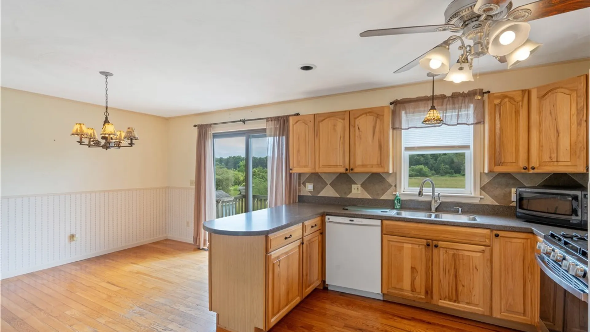 Property at 7814 State Route 31, Cicero, NY 13030 13