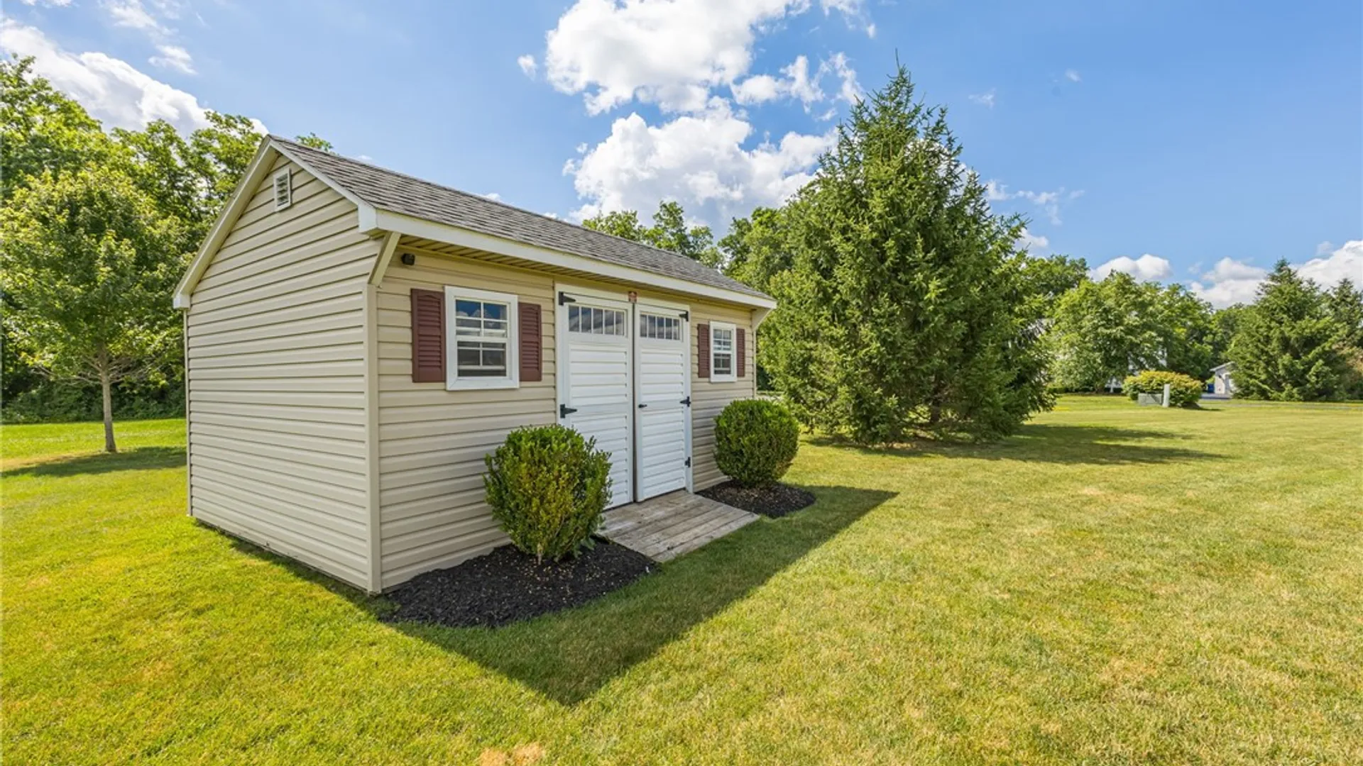 Property at 338 Stonefield Lane, Farmington, NY 14425 48