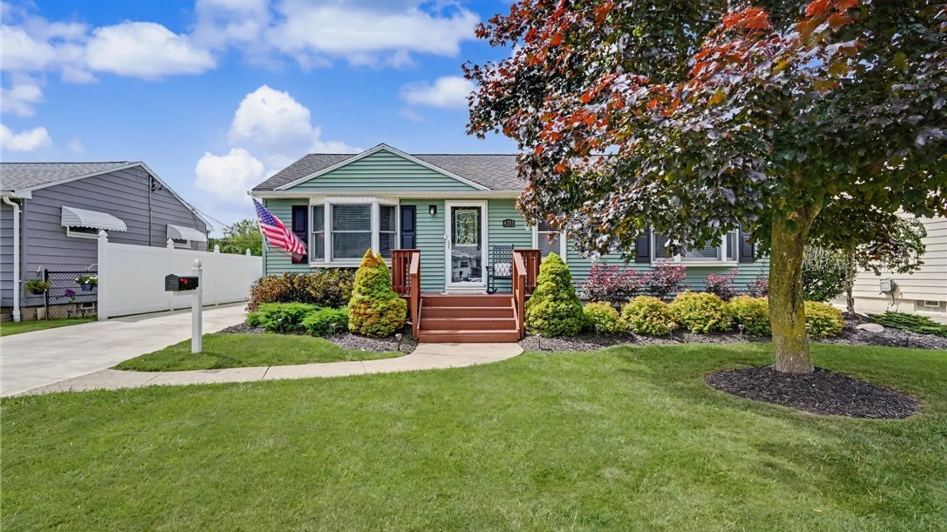 Property at 4351 E Frontier Drive, Hamburg, NY 14219 4