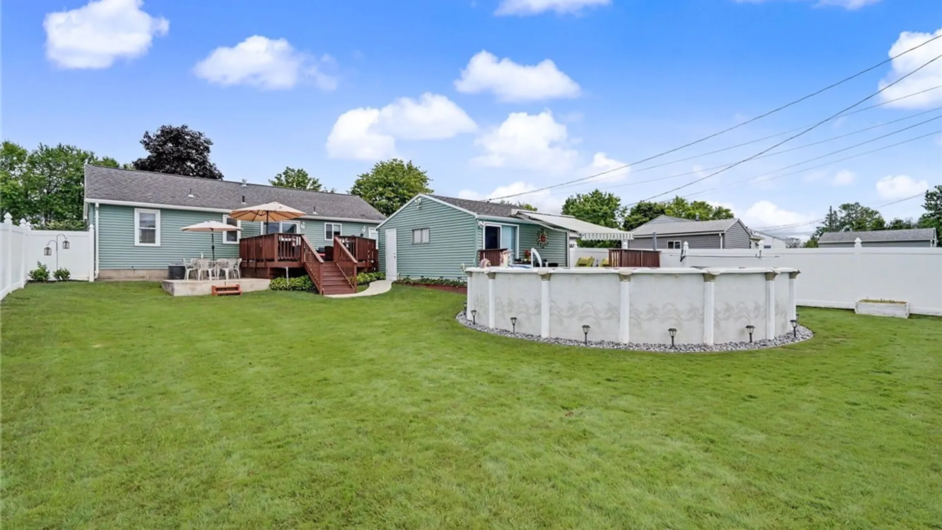Property at 4351 E Frontier Drive, Hamburg, NY 14219 8