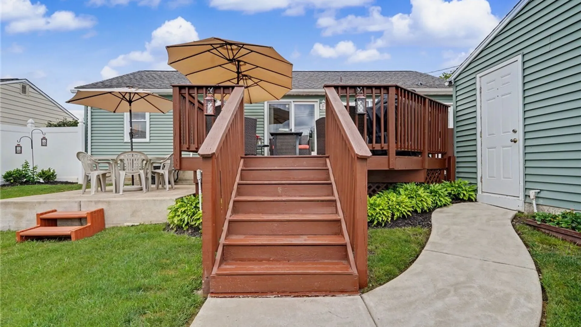 Property at 4351 E Frontier Drive, Hamburg, NY 14219 10