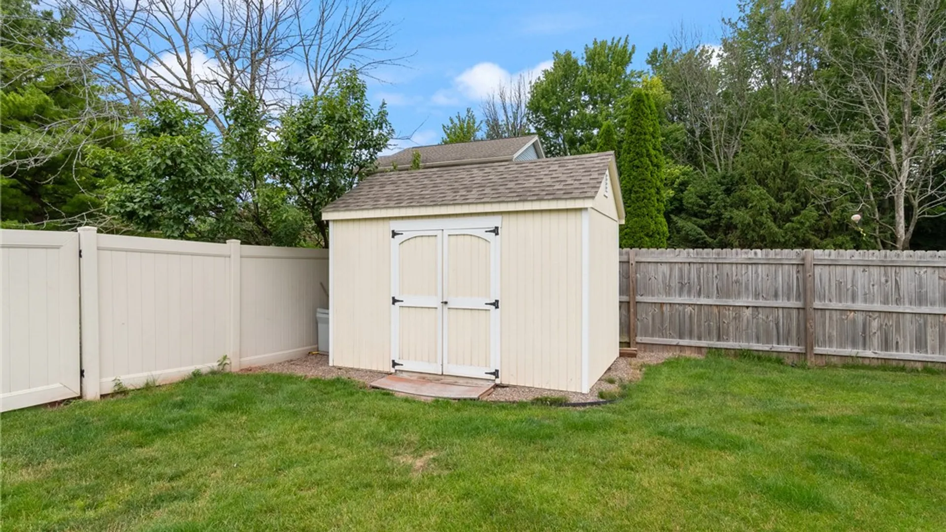 Property at 2119 Stonehedge Drive, Ontario, NY 14519 40