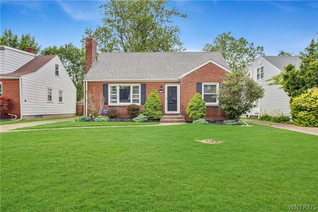 Property at 224 Paramount Parkway, Tonawanda, NY 14223