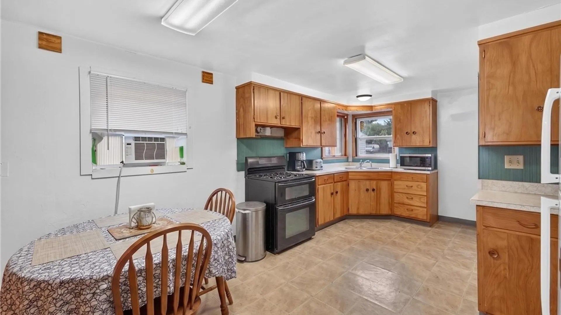 Property at 139-141 Hillside Avenue, Orchard Park, NY 14127 38