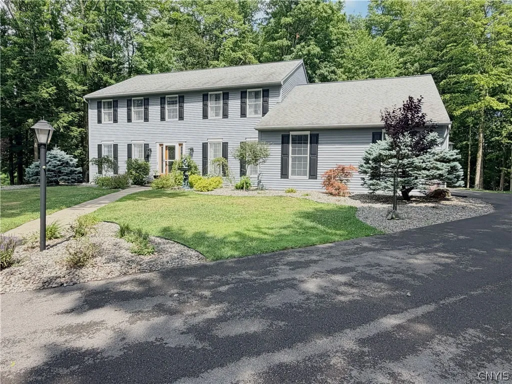Property at 8 Silver Birch Court, New Hartford, NY 13413