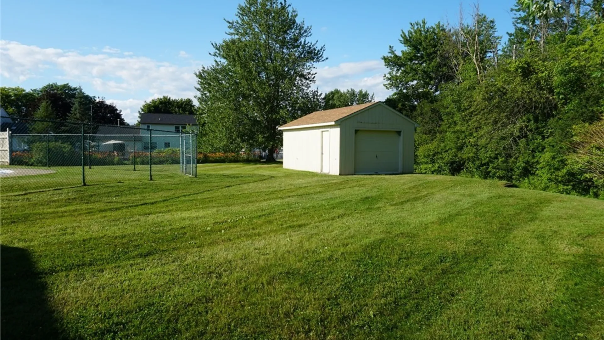 Property at 6113 Rossland Cir, Cicero, NY 13039 7