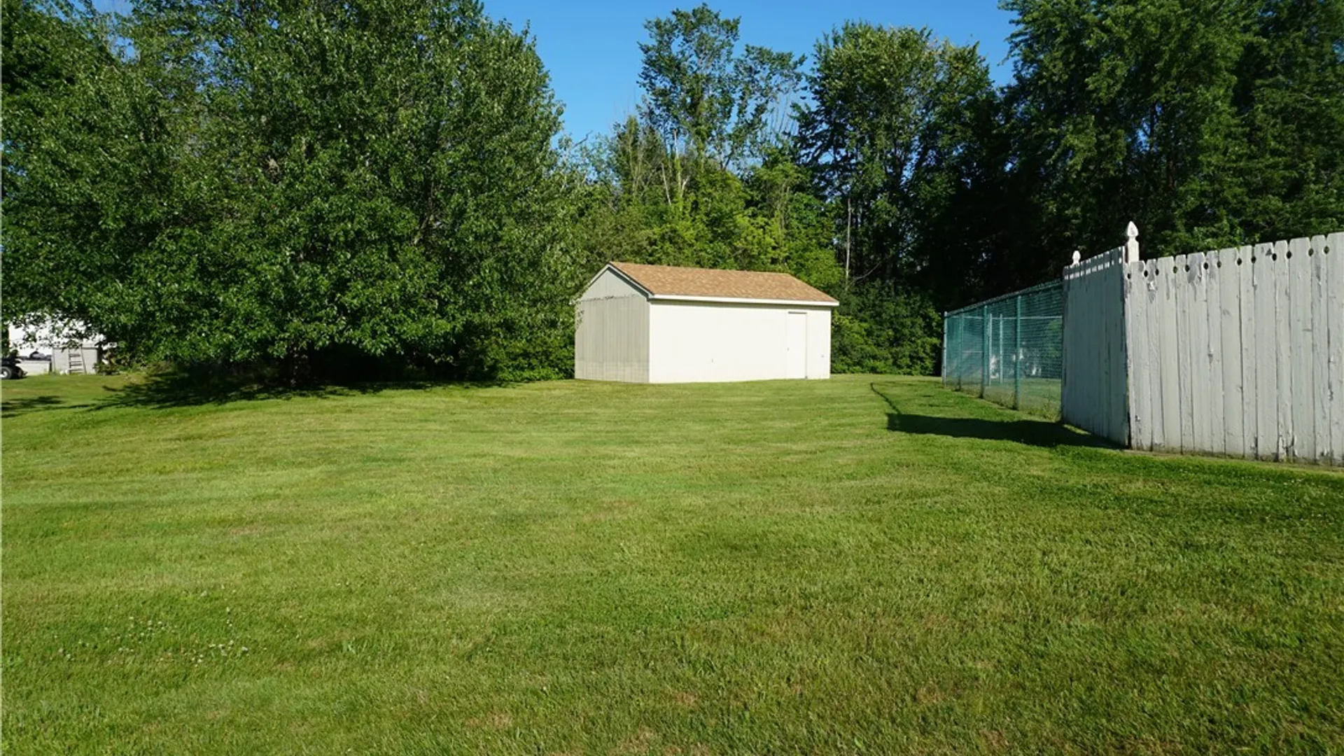 Property at 6113 Rossland Cir, Cicero, NY 13039 8