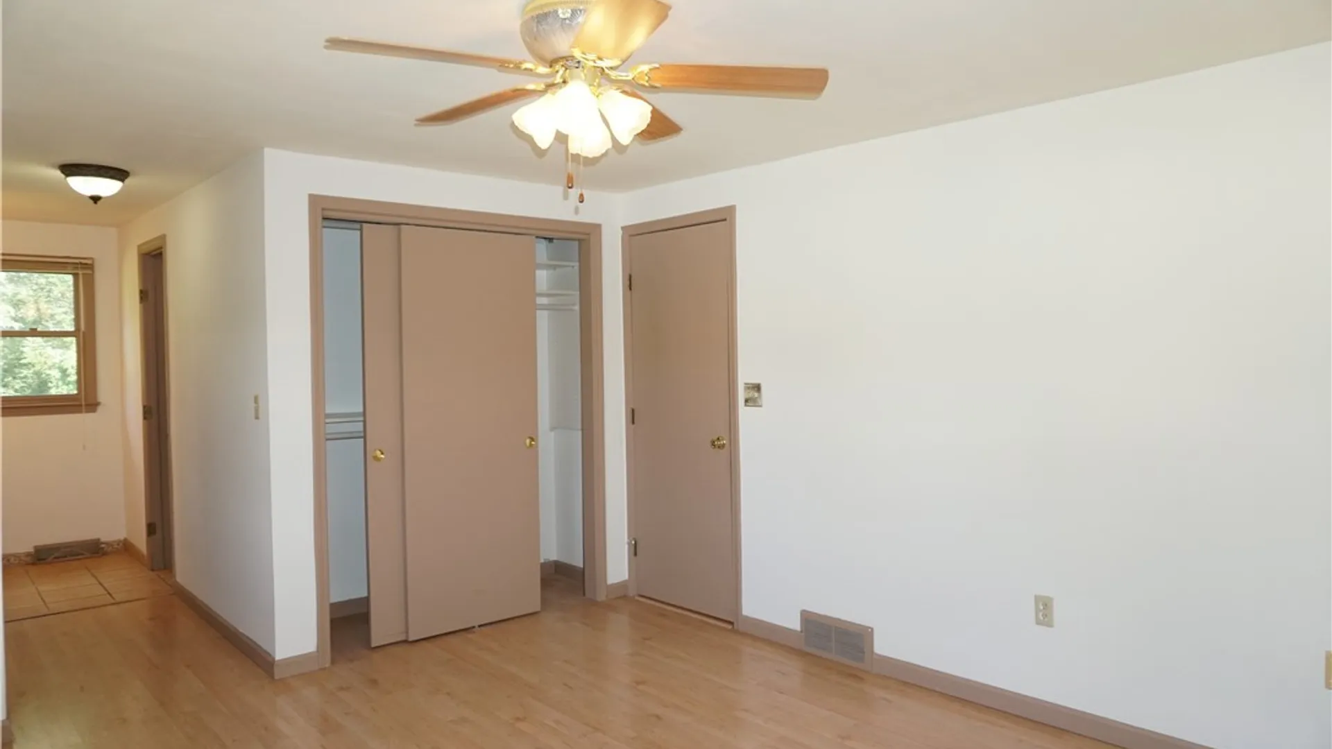 Property at 6113 Rossland Cir, Cicero, NY 13039 40