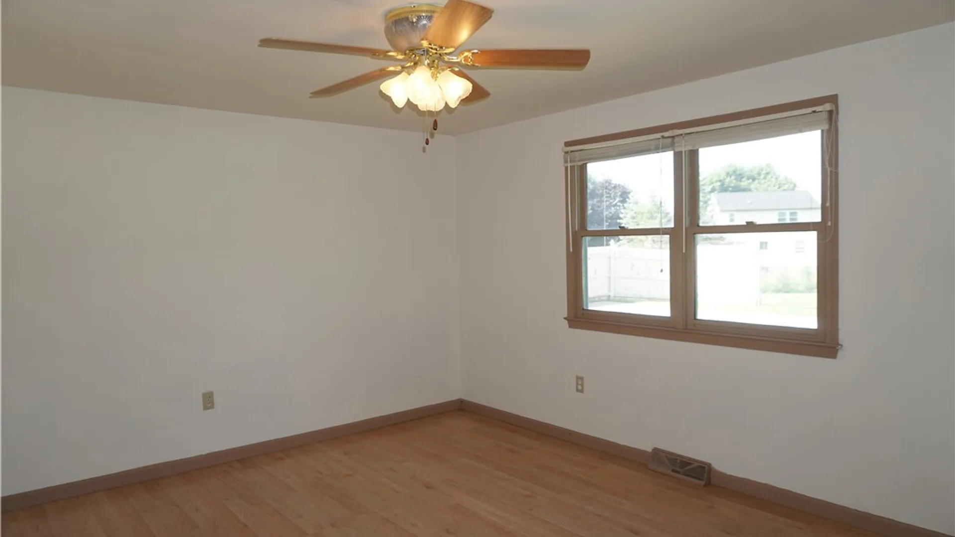 Property at 6113 Rossland Cir, Cicero, NY 13039 38