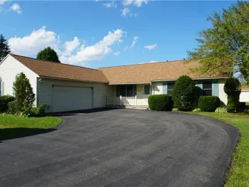 Property at 6113 Rossland Cir, Cicero, NY 13039