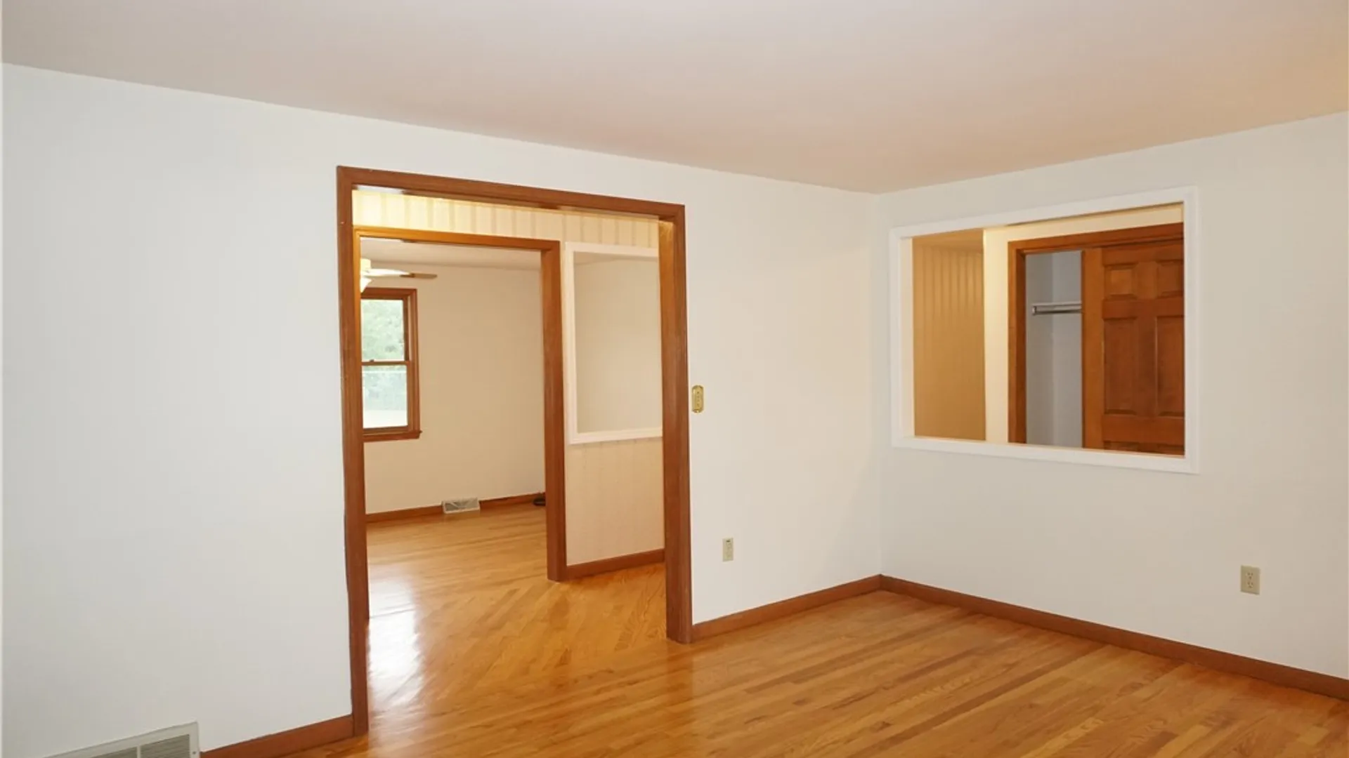 Property at 6113 Rossland Cir, Cicero, NY 13039 13