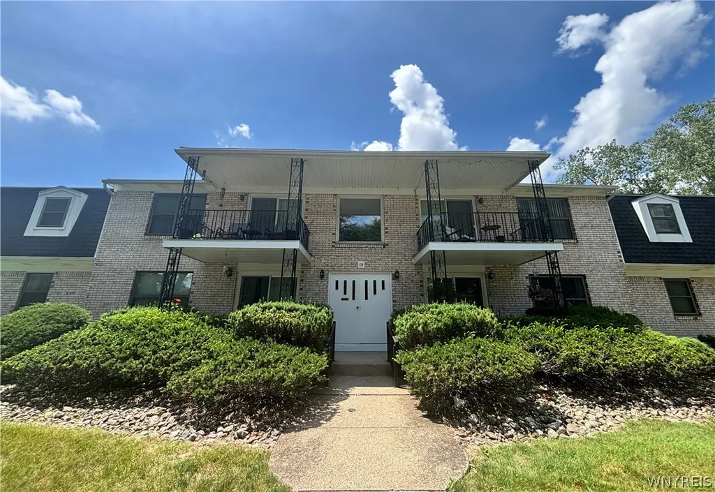 Property at 136 Denrose Drive, Amherst, NY 14228