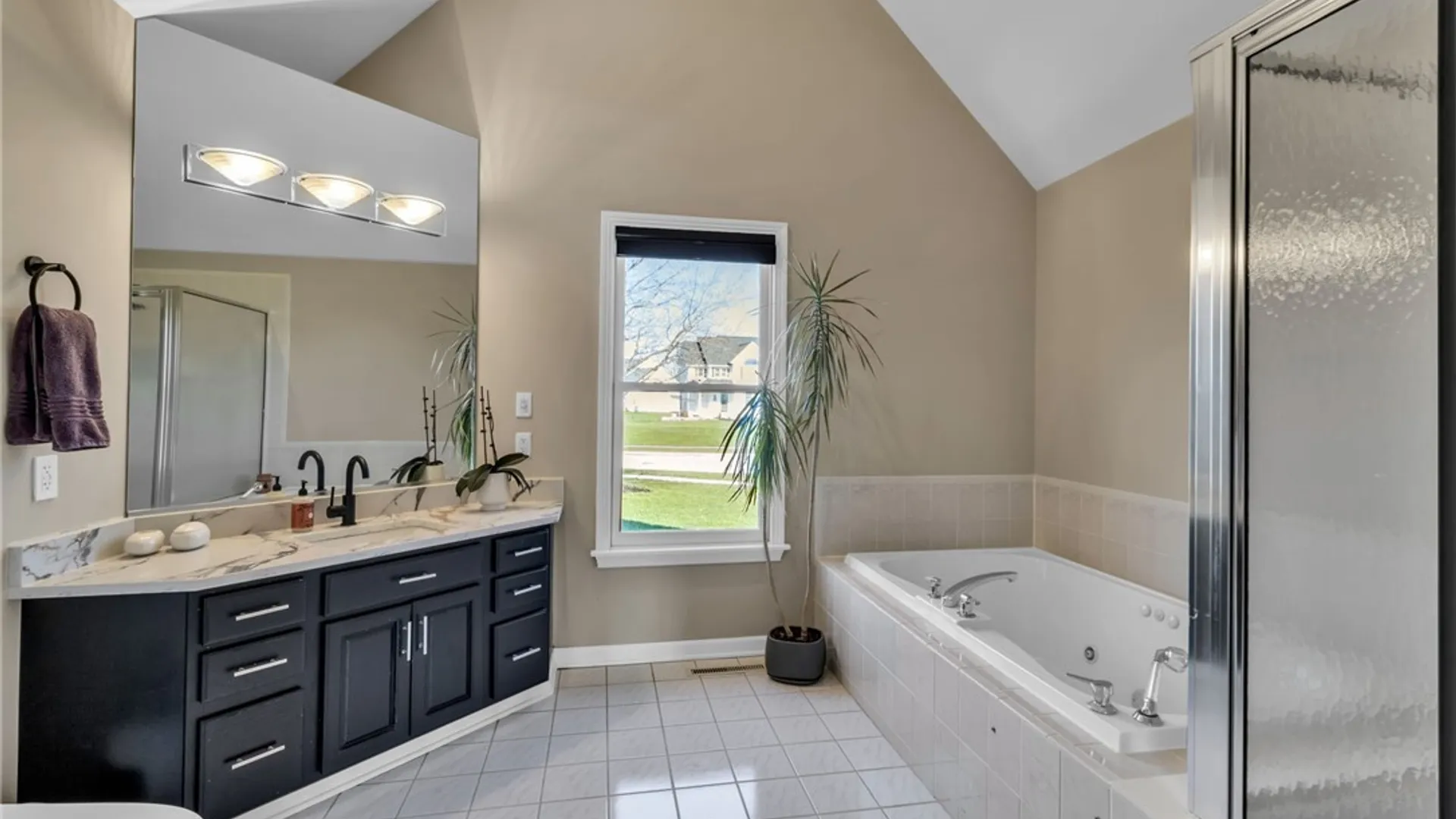 Property at 9574 English Ivy Court, Clarence, NY 14032 21