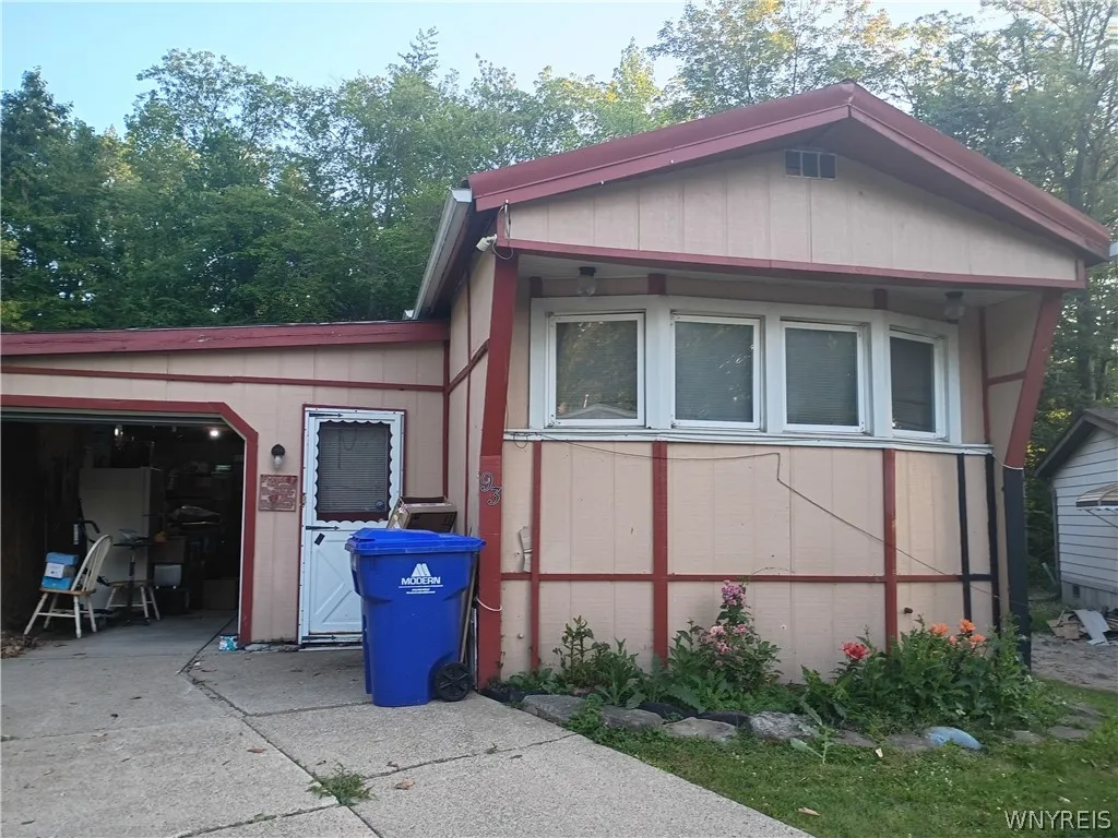 Property at 93 Waterview Parkway, Hamburg, NY 14075