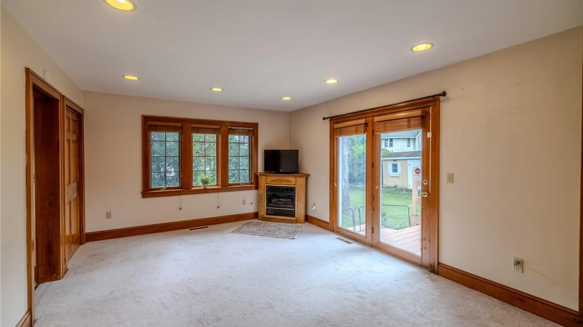 Property at 216 Hampton Road, Syracuse, NY 13203 22