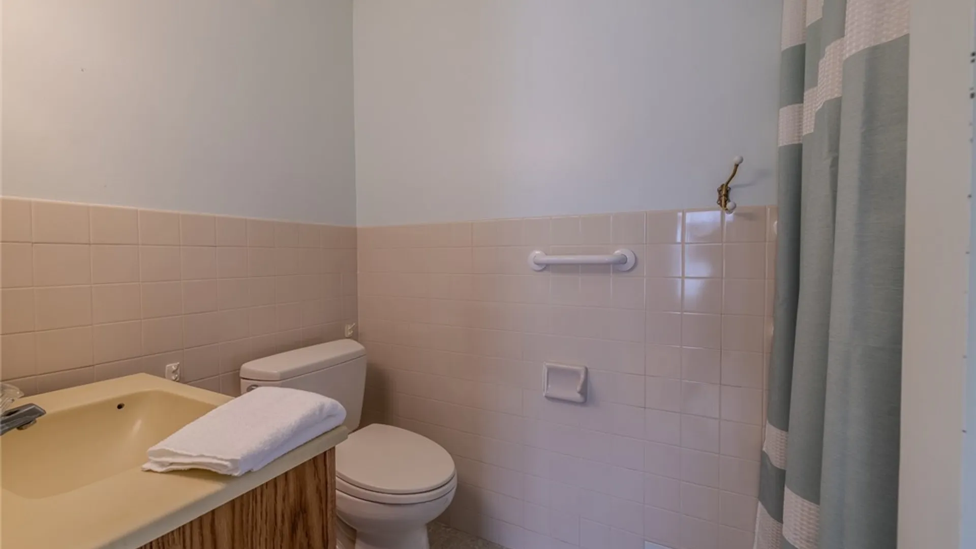 Property at 216 Hampton Road, Syracuse, NY 13203 26