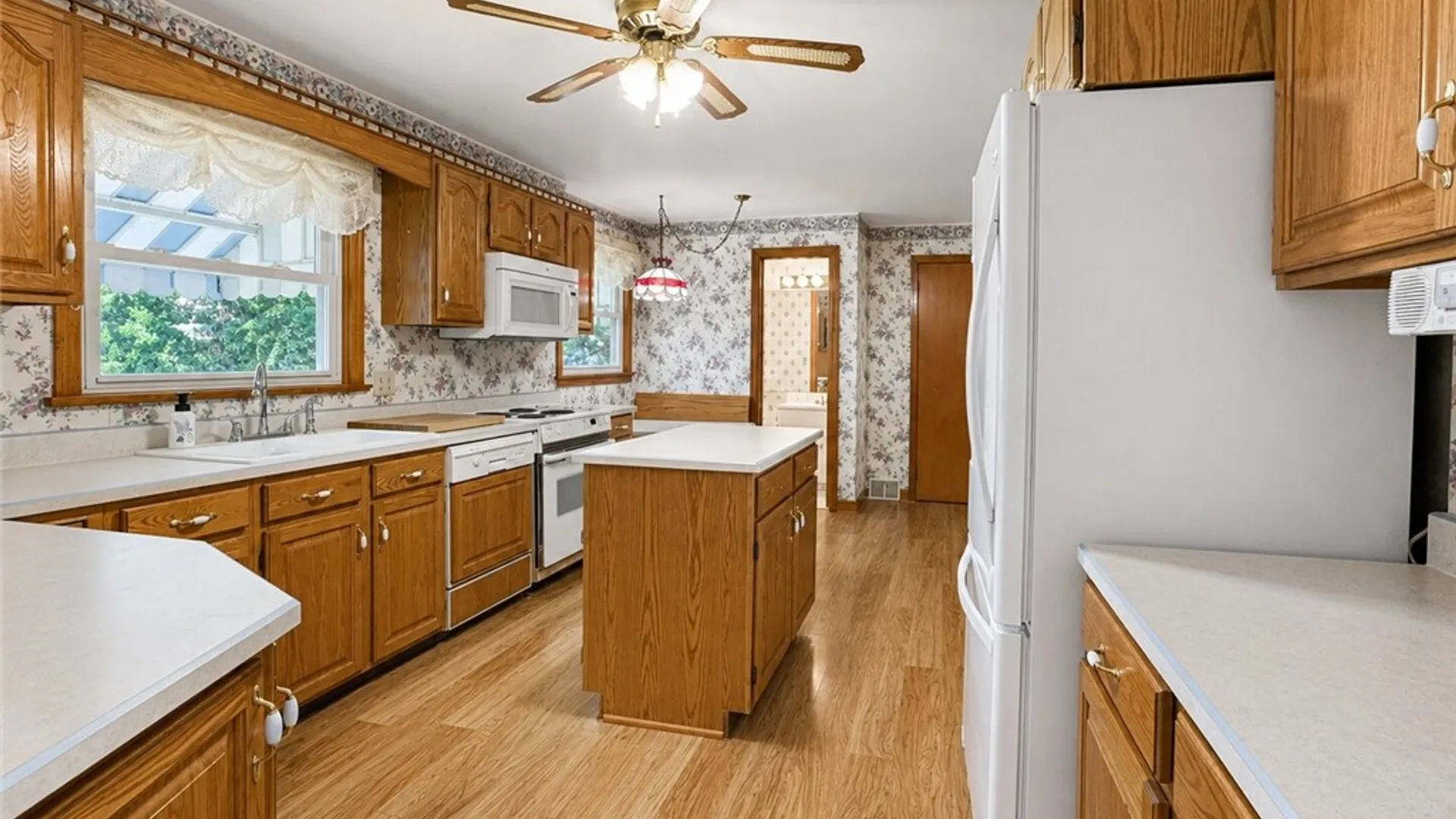 Property at 1002 Gwinn Street, Shelby, NY 14103 5