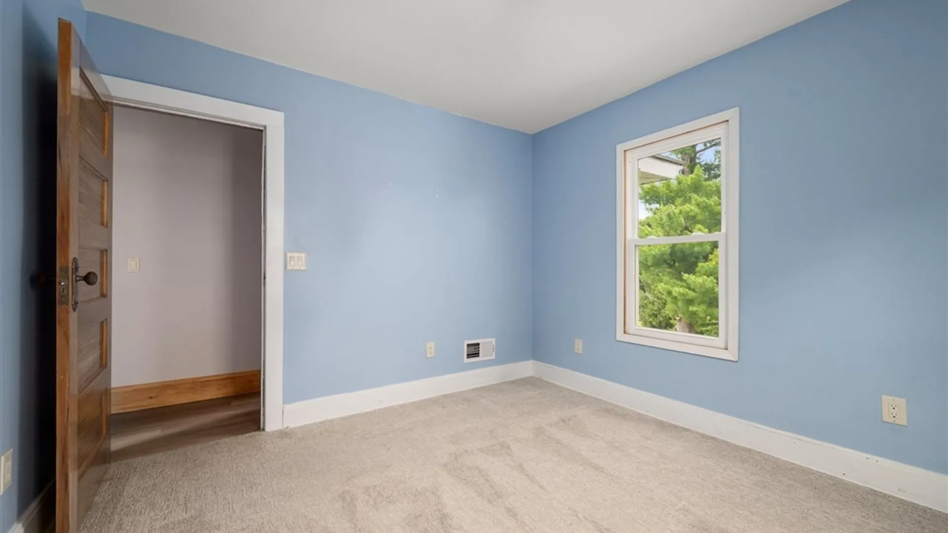 Property at 230 E Hinds Avenue, Vernon, NY 13461 25