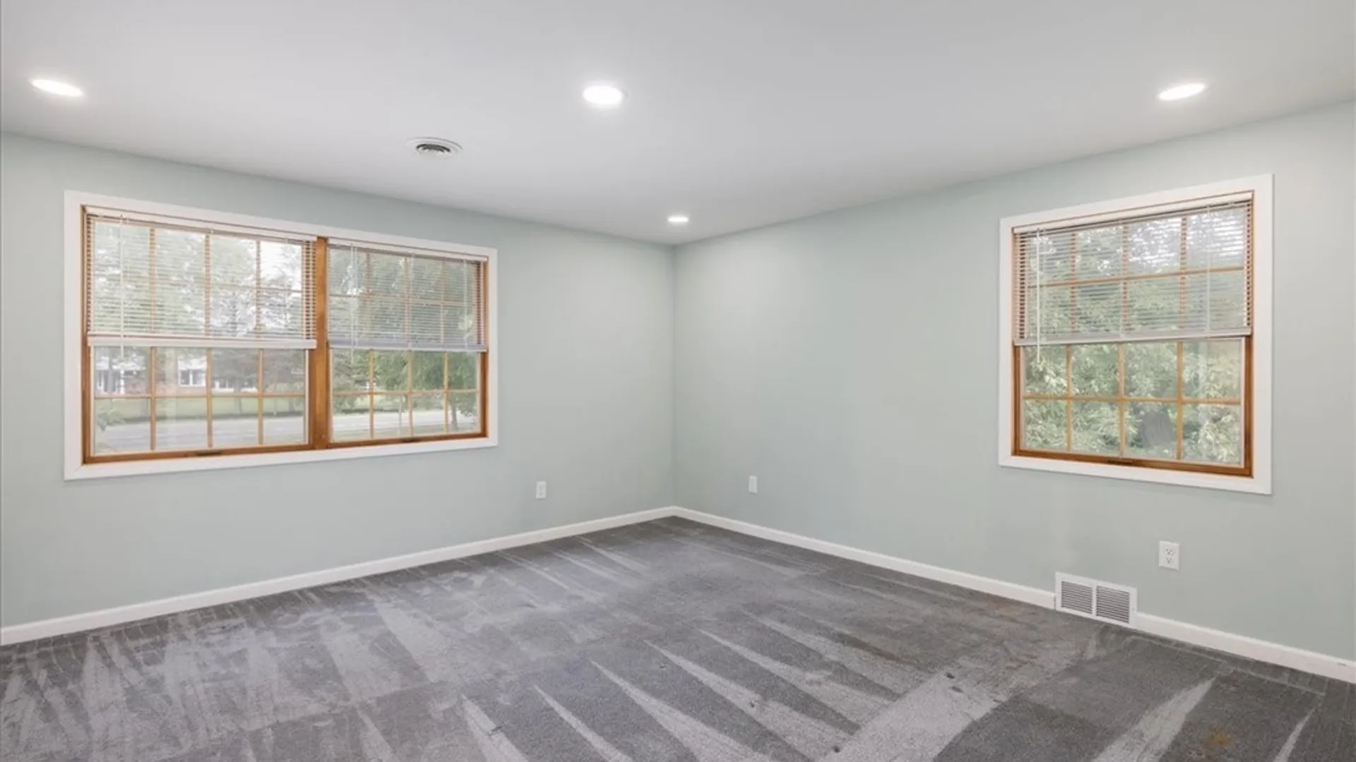 Property at 515 N Forest Road, Amherst, NY 14221 15