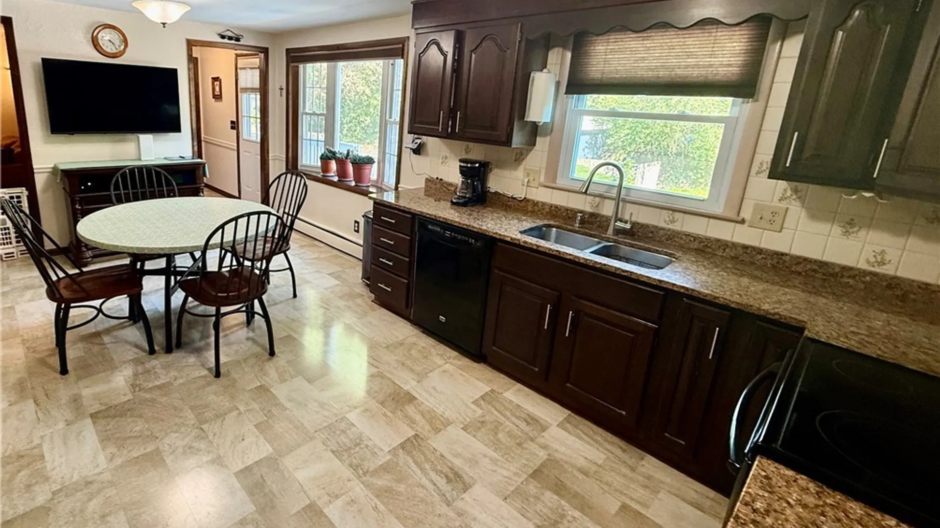 Property at 3973 Pawnee Dr Drive, Salina, NY 13090 7
