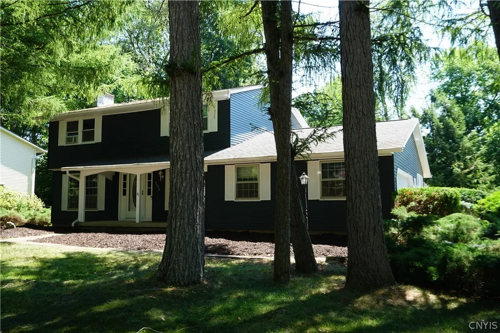 Property at 3973 Pawnee Dr Drive, Salina, NY 13090