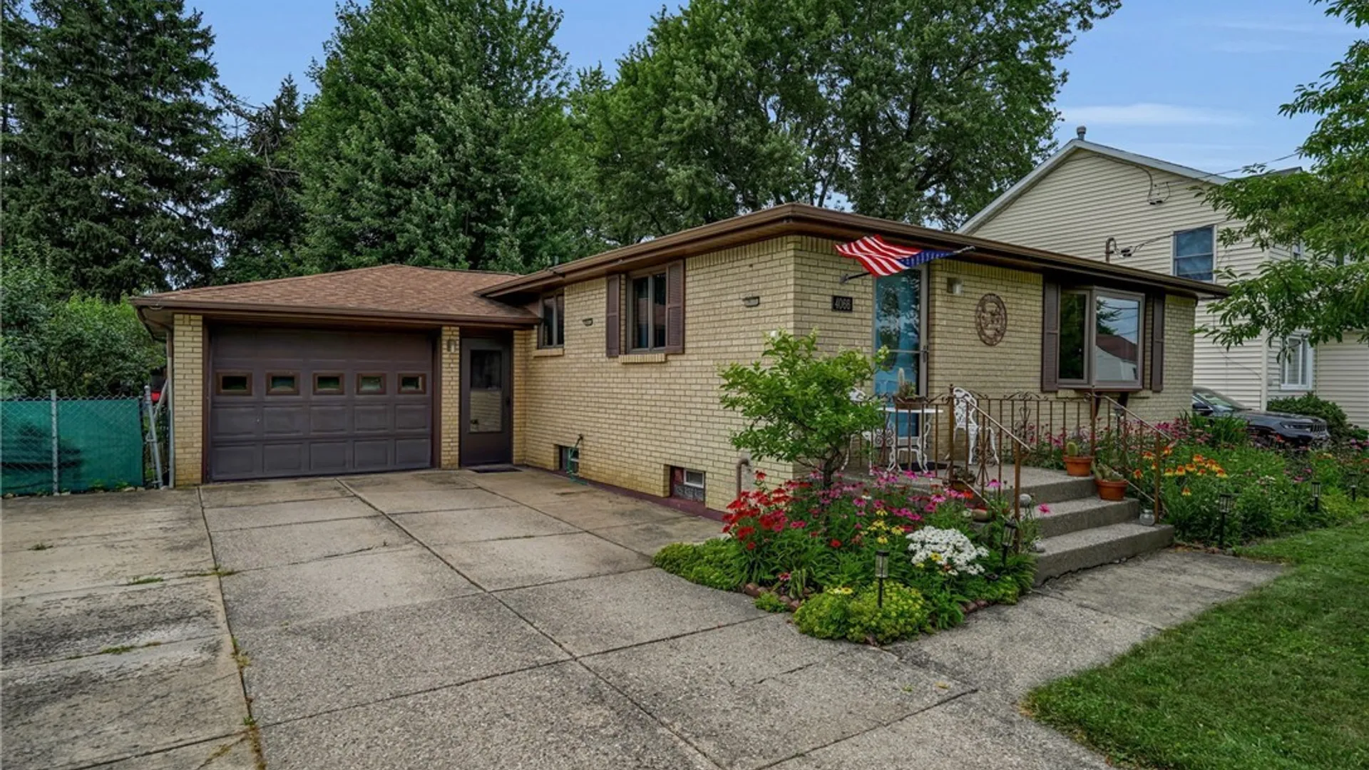 Property at 4066 Bond Street, Hamburg, NY 14219 25